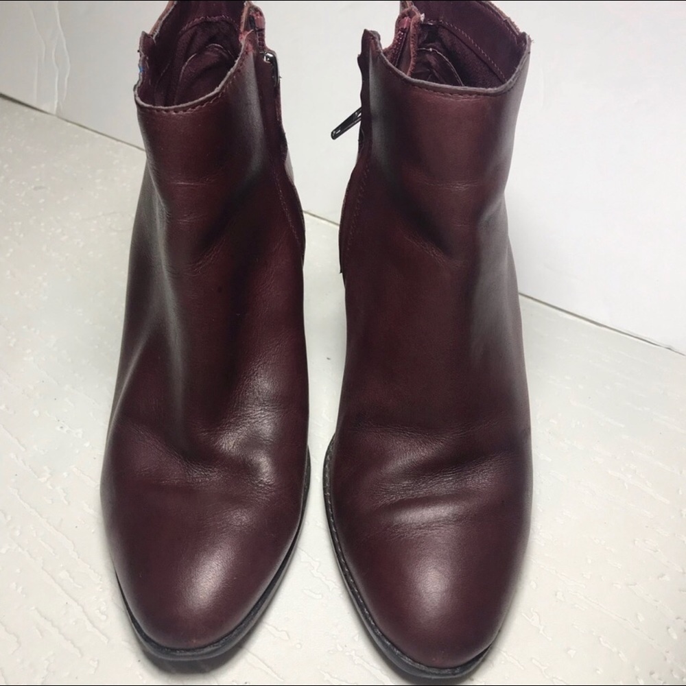 bp Burgandy leather heeled ankle booties Sz 7